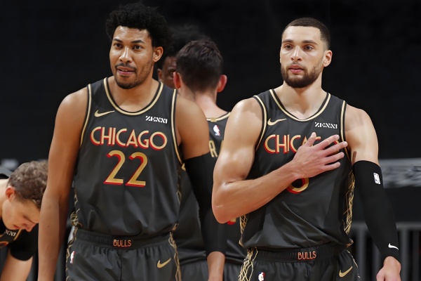 赛事速览：卫冕冠军险胜公牛，季前赛开门红背后藏隐忧