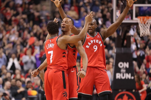 文班亚马24+15率马刺主场大胜猛龙豪取四连胜，卡斯尔22分助球队稳居西部榜首